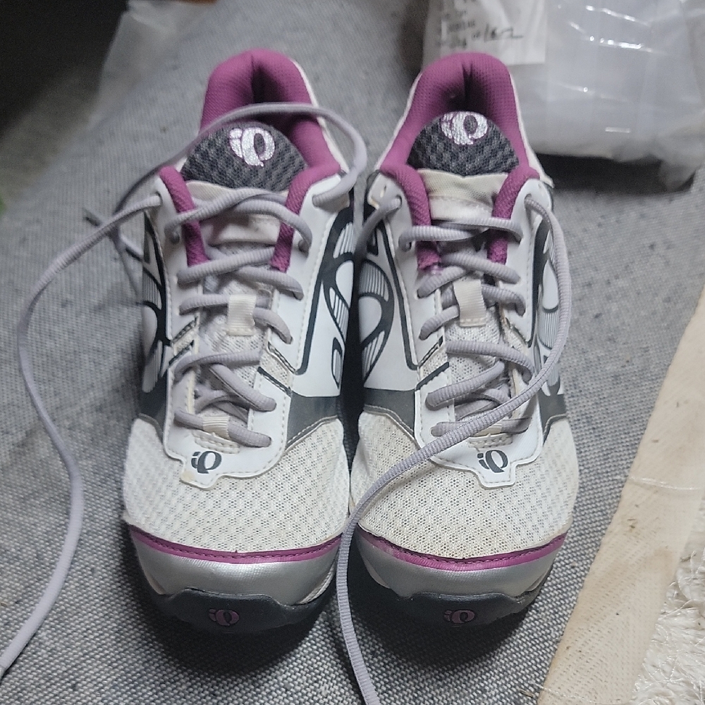 Pearl Izumi Women's Athletic Shoes - White and Purple